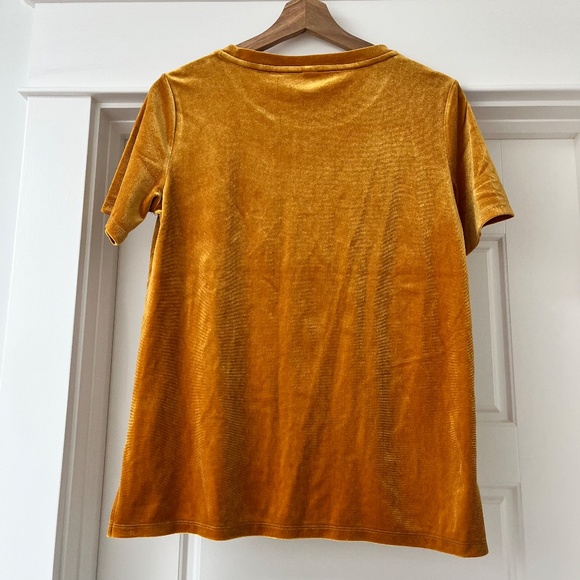 Velvet Old Navy T-Shirt in Gold/Mustard - Picture 5 of 5
